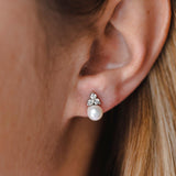 עגילי פנינה ויהלומים צמודים