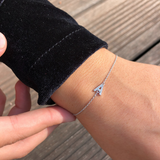 צמיד אות יהלומים