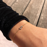 צמיד אות יהלומים