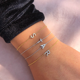 צמיד אות יהלומים