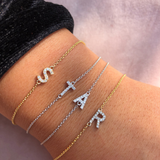 צמיד אות יהלומים