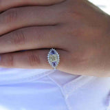 One of A Kind - טבעת יהלום צהוב ואבני ספיר עם יהלומים